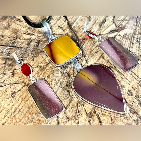 Mookaite Pendant & Earrings Set - Picture 4 of 9